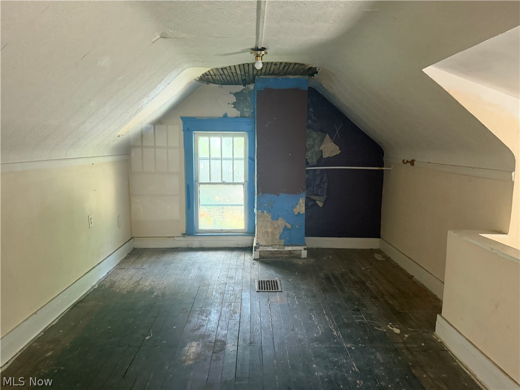 156 Aqueduct Street Akron OH 44303