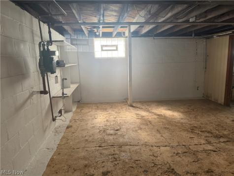 156 Aqueduct Street Akron OH 44303