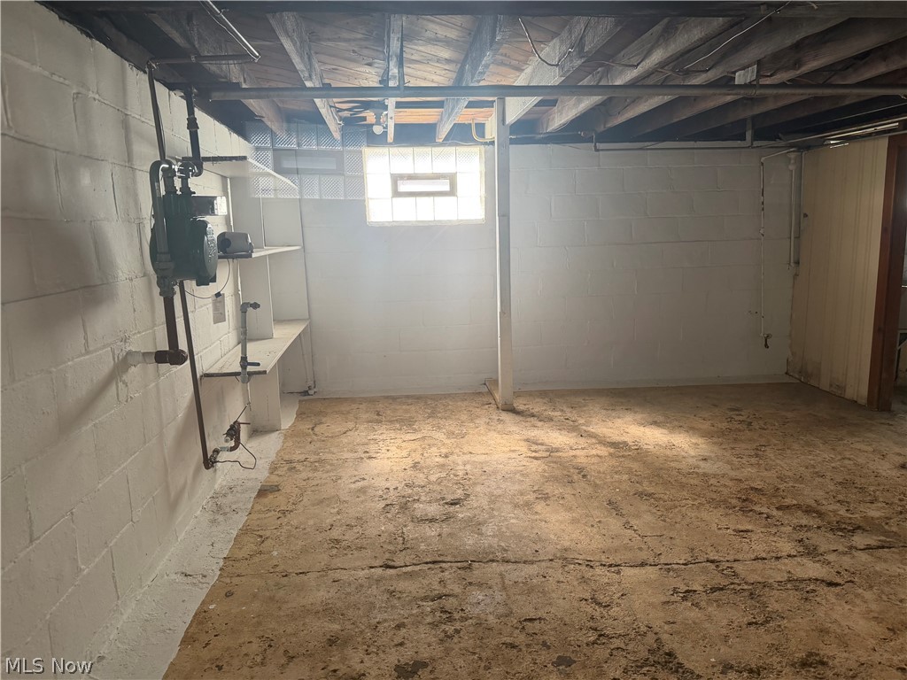156 Aqueduct Street Akron OH 44303