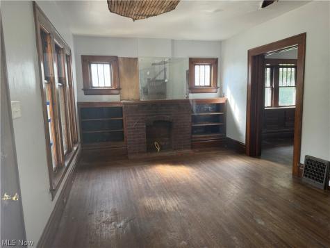 156 Aqueduct Street Akron OH 44303