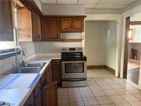 156 Aqueduct Street Akron OH 44303