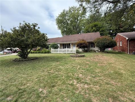 3296 Cricket Drive Youngstown OH 44511