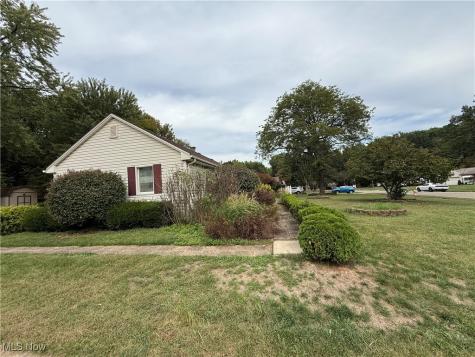 3296 Cricket Drive Youngstown OH 44511