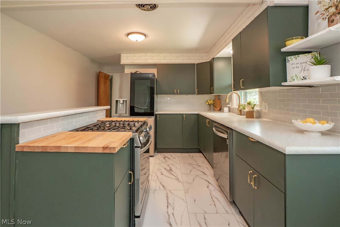 4544 Lakeknoll Street Louisville OH 44641