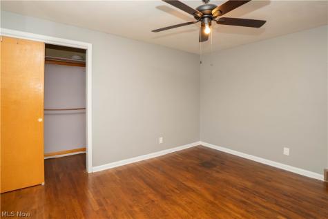 4544 Lakeknoll Street Louisville OH 44641