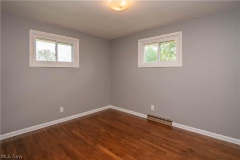 4544 Lakeknoll Street Louisville OH 44641