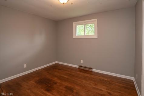 4544 Lakeknoll Street Louisville OH 44641