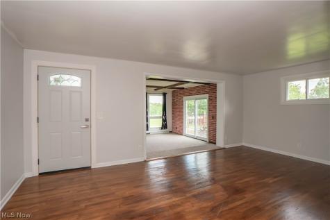 4544 Lakeknoll Street Louisville OH 44641