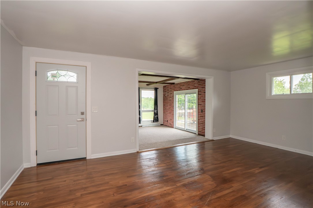 4544 Lakeknoll Street Louisville OH 44641