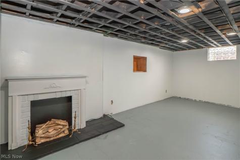 4544 Lakeknoll Street Louisville OH 44641
