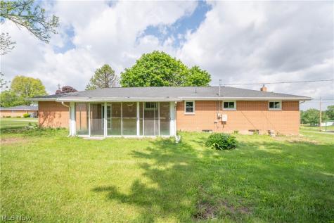 4544 Lakeknoll Street Louisville OH 44641