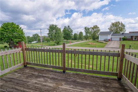 4544 Lakeknoll Street Louisville OH 44641