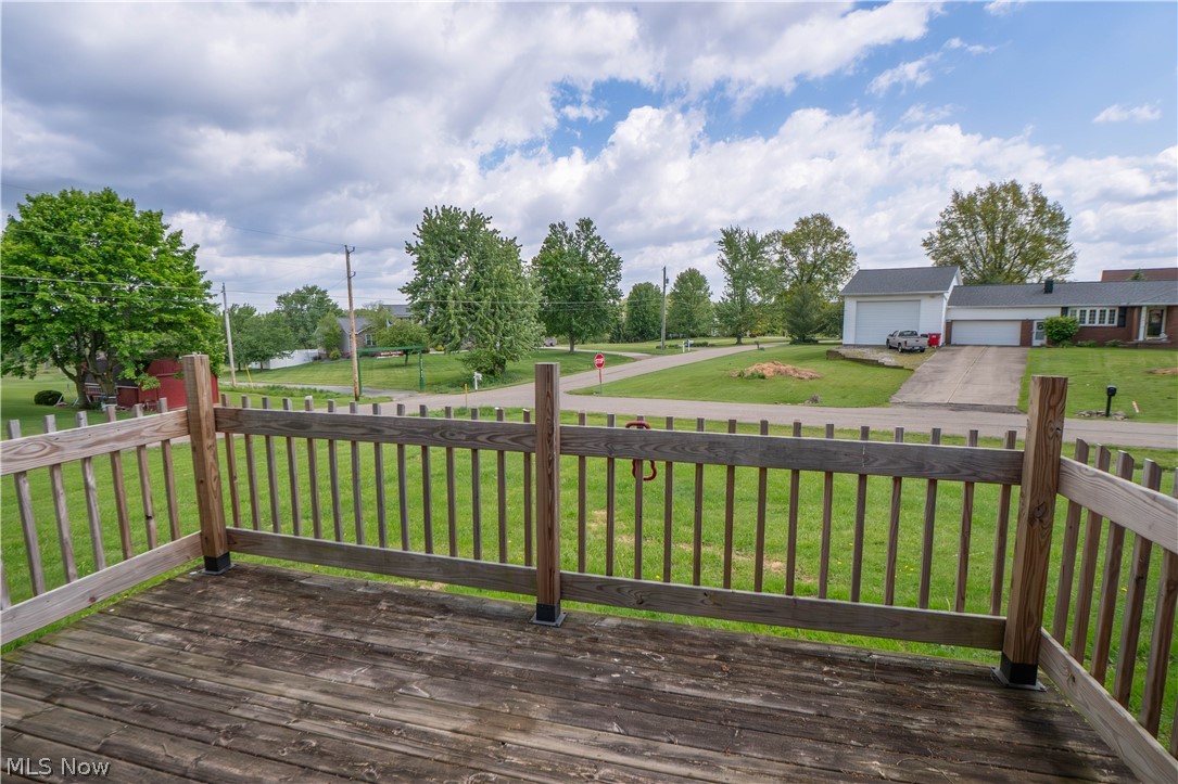 4544 Lakeknoll Street Louisville OH 44641