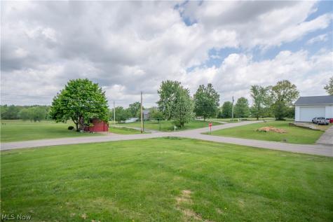 4544 Lakeknoll Street Louisville OH 44641