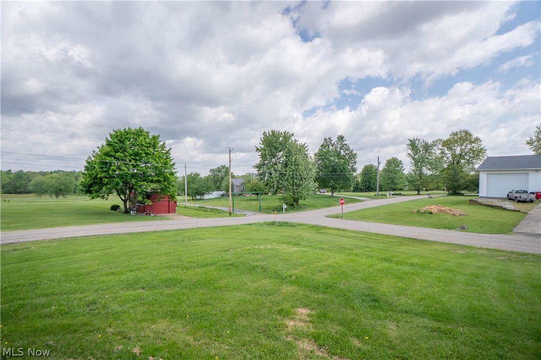 4544 Lakeknoll Street Louisville OH 44641