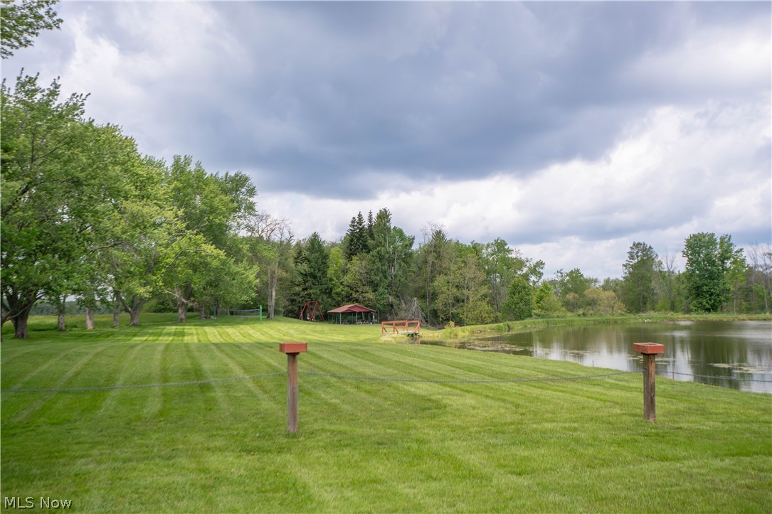 4544 Lakeknoll Street Louisville OH 44641