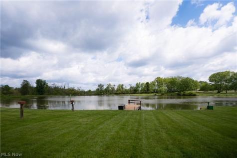 4544 Lakeknoll Street Louisville OH 44641