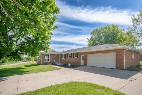 4544 Lakeknoll Street Louisville OH 44641