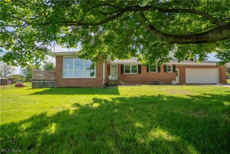 4544 Lakeknoll Street Louisville OH 44641