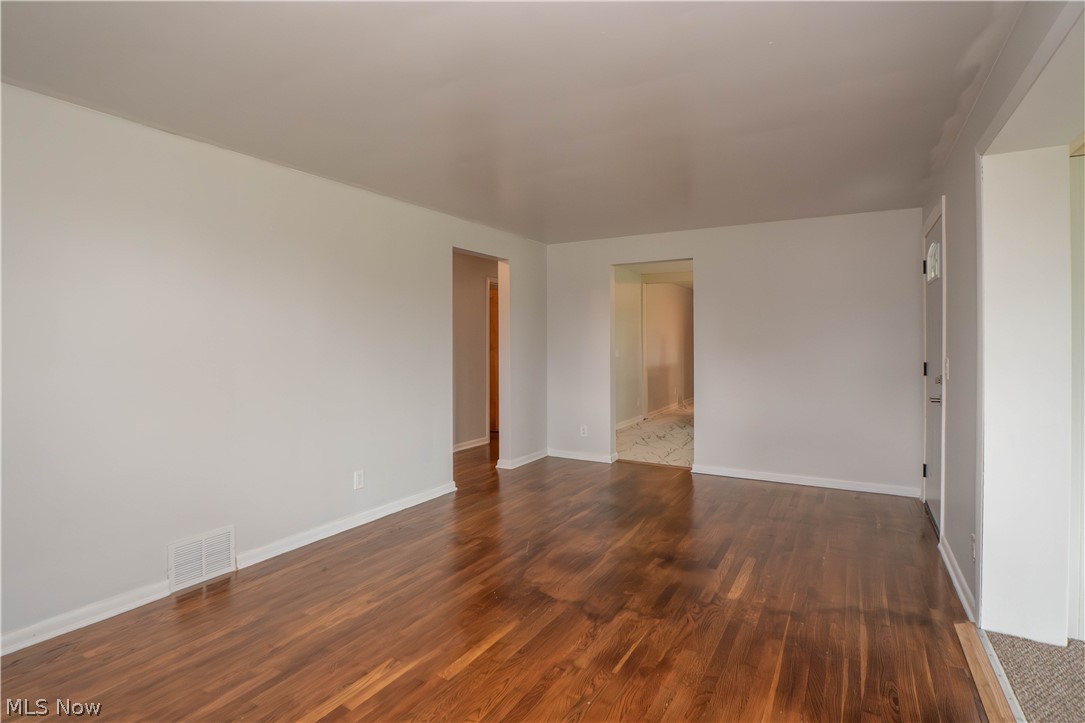 4544 Lakeknoll Street Louisville OH 44641