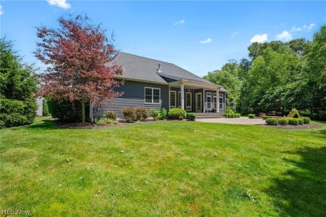 11819 Dorena Circle NW Uniontown OH 44685