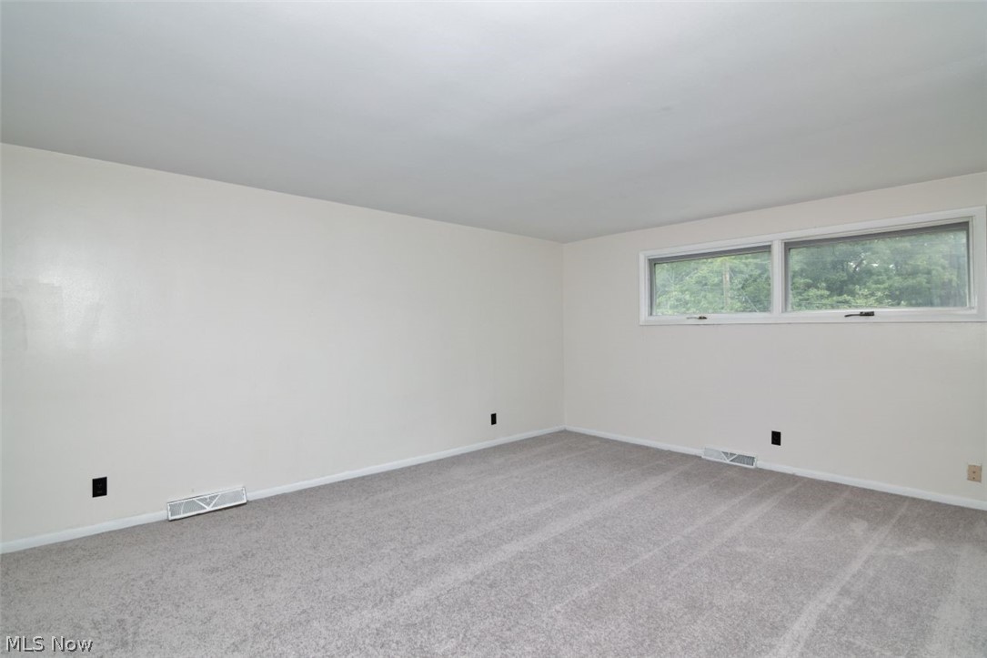 5202 Homewood Avenue Maple Heights OH 44137