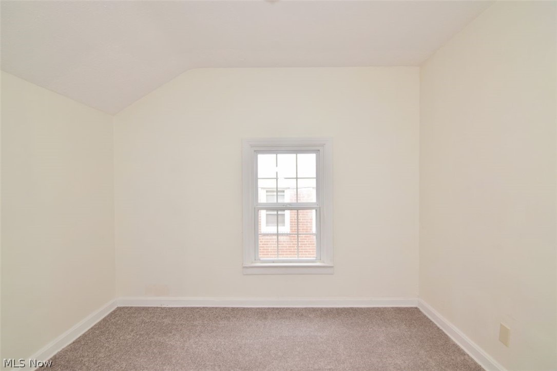 5202 Homewood Avenue Maple Heights OH 44137