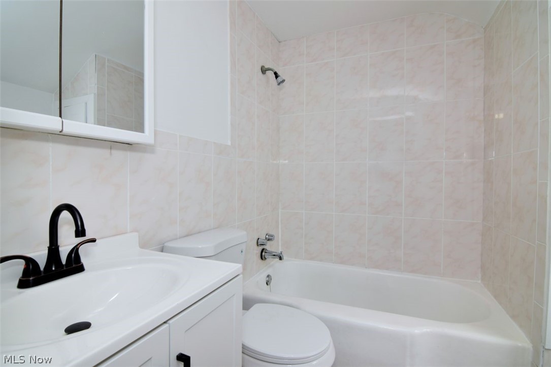 5202 Homewood Avenue Maple Heights OH 44137