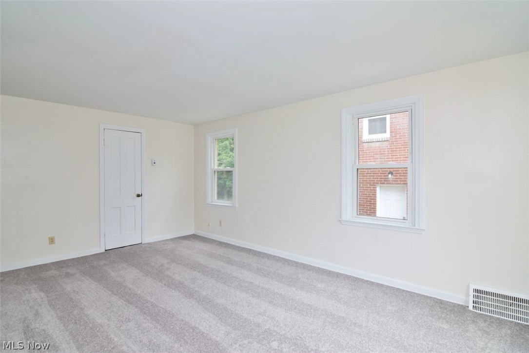 5202 Homewood Avenue Maple Heights OH 44137