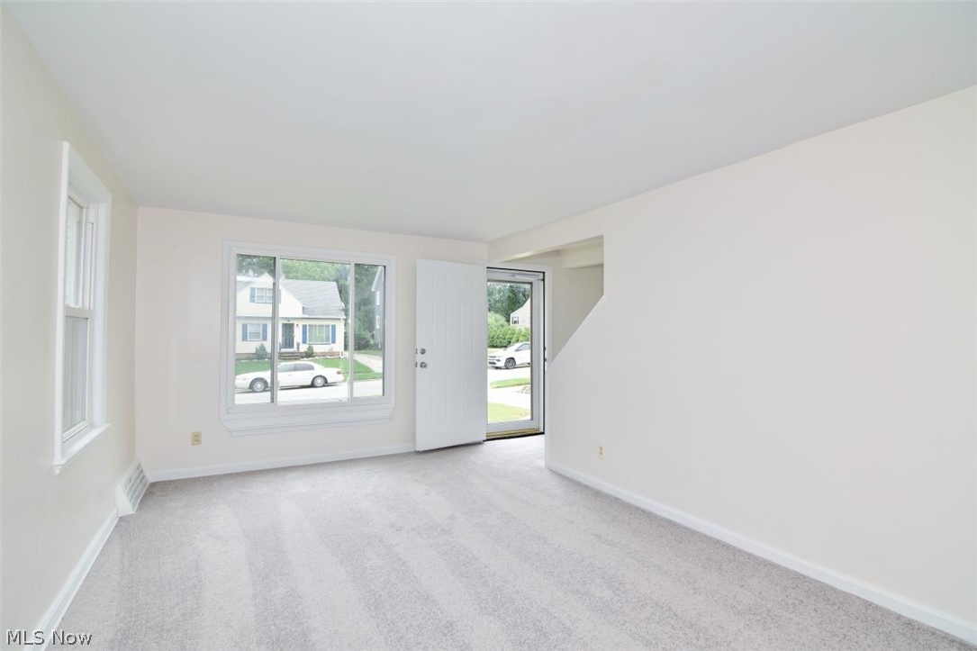 5202 Homewood Avenue Maple Heights OH 44137
