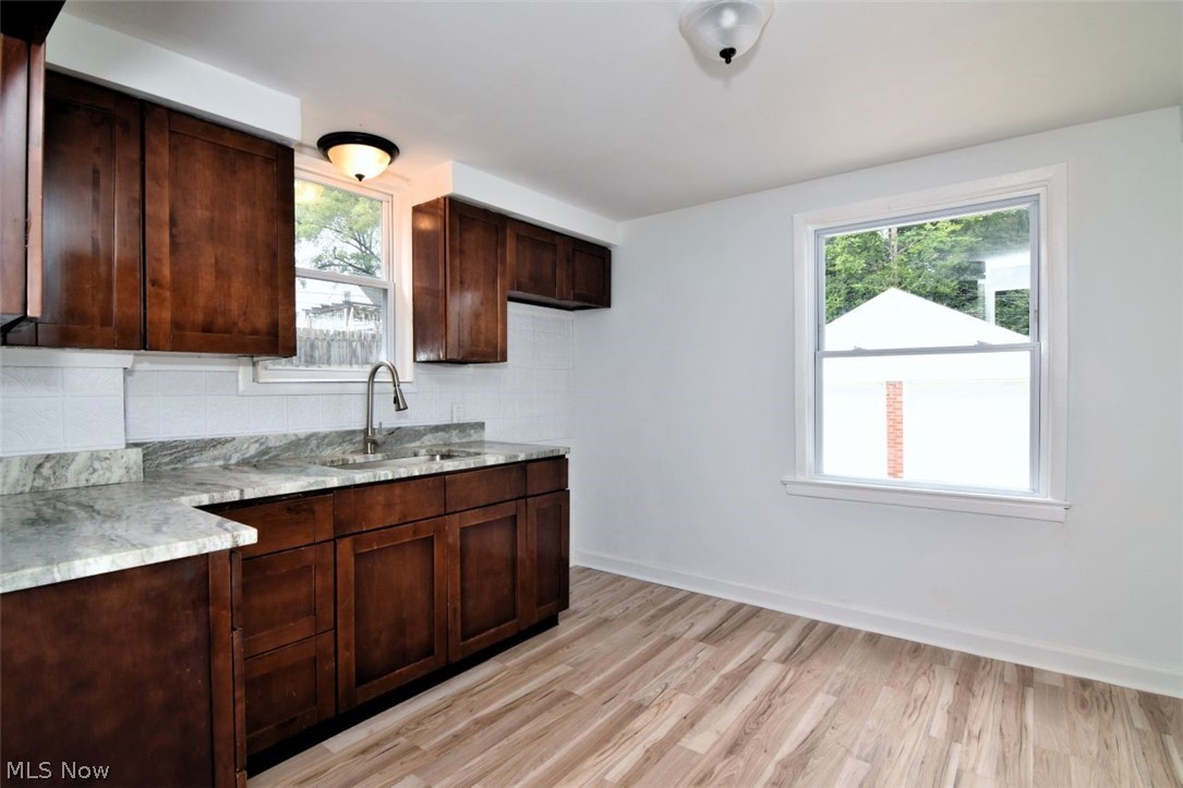 5202 Homewood Avenue Maple Heights OH 44137