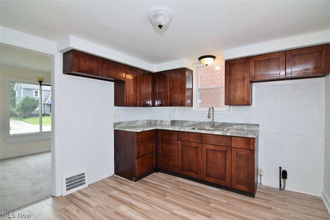 5202 Homewood Avenue Maple Heights OH 44137
