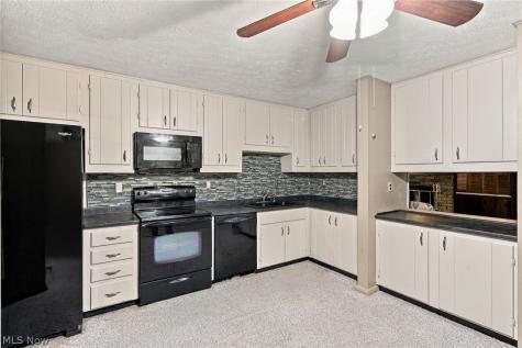 4936 Gate Moss Oval North Ridgeville OH 44039
