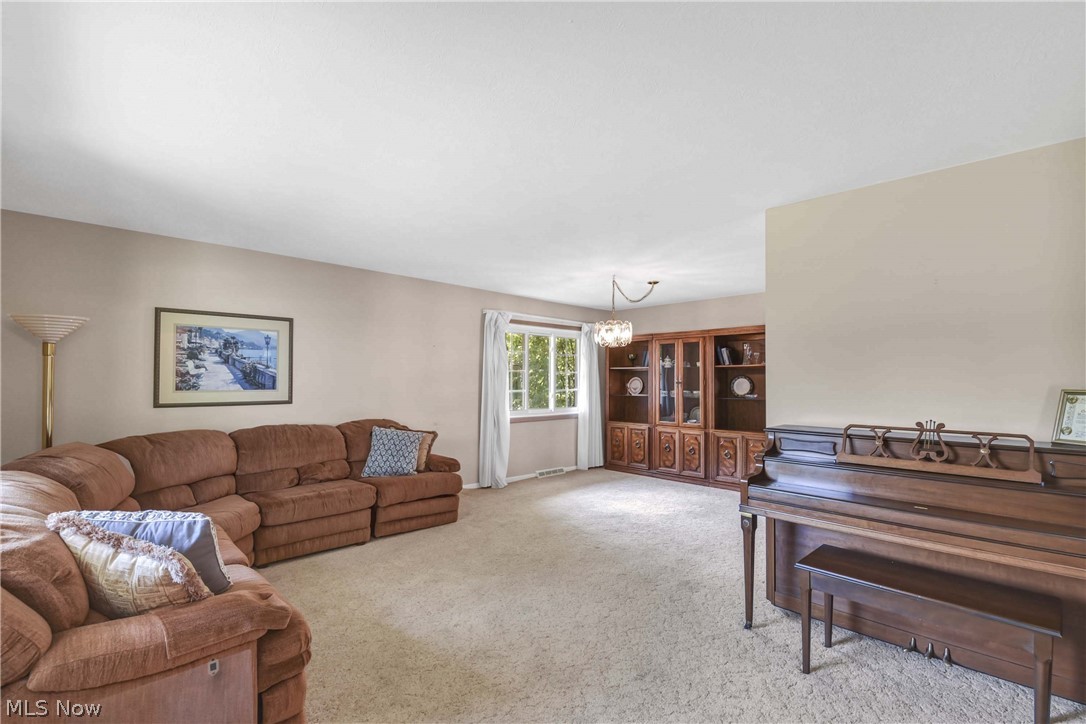 6003 Laurent Drive Parma OH 44129