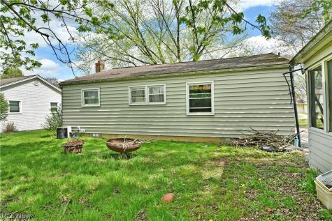 7374 Ranier Trail Youngstown OH 44512