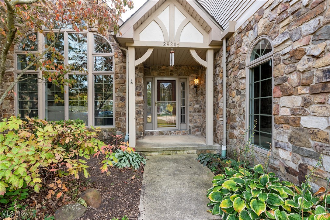 28205 W Oviatt Road Bay Village OH 44140