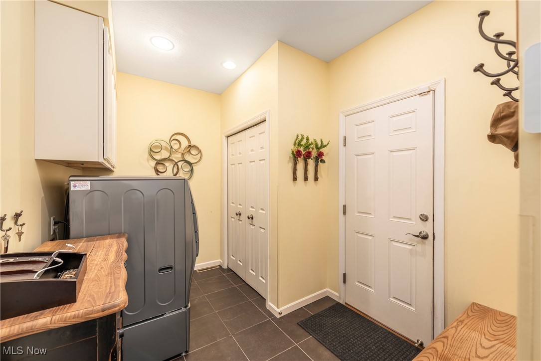 28205 W Oviatt Road Bay Village OH 44140