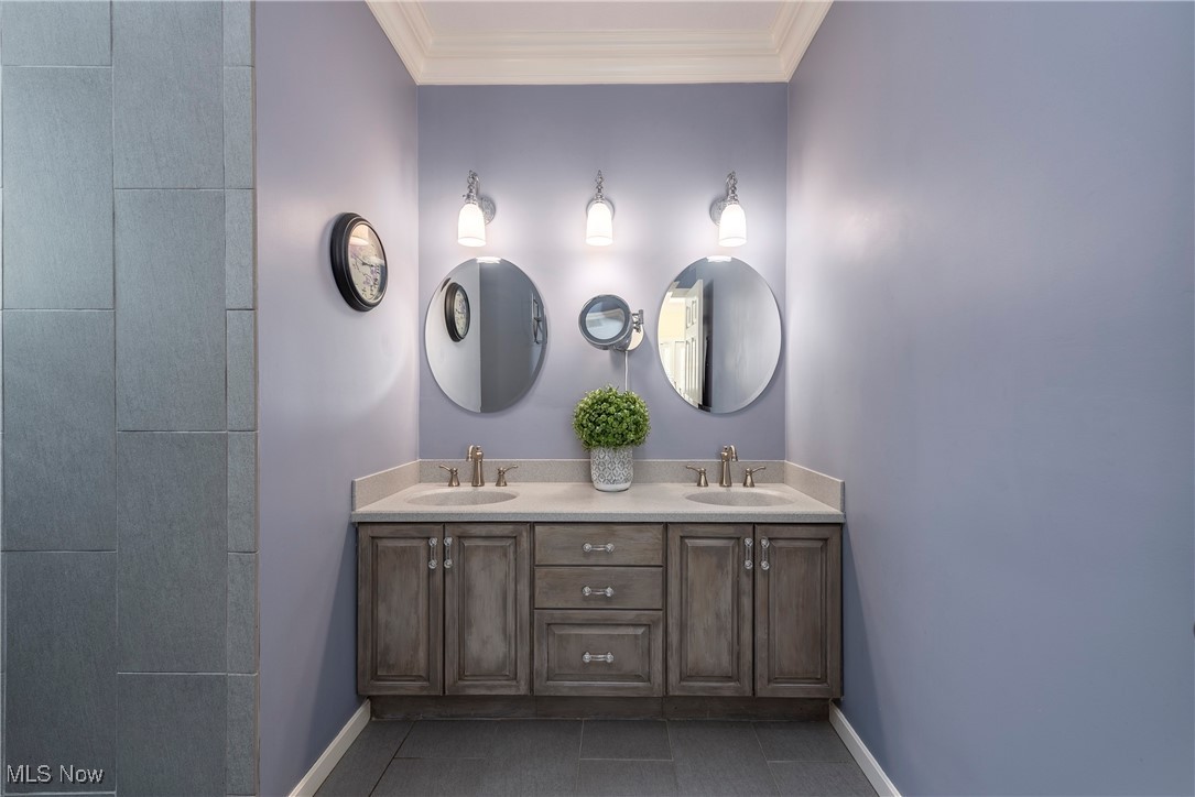 28205 W Oviatt Road Bay Village OH 44140