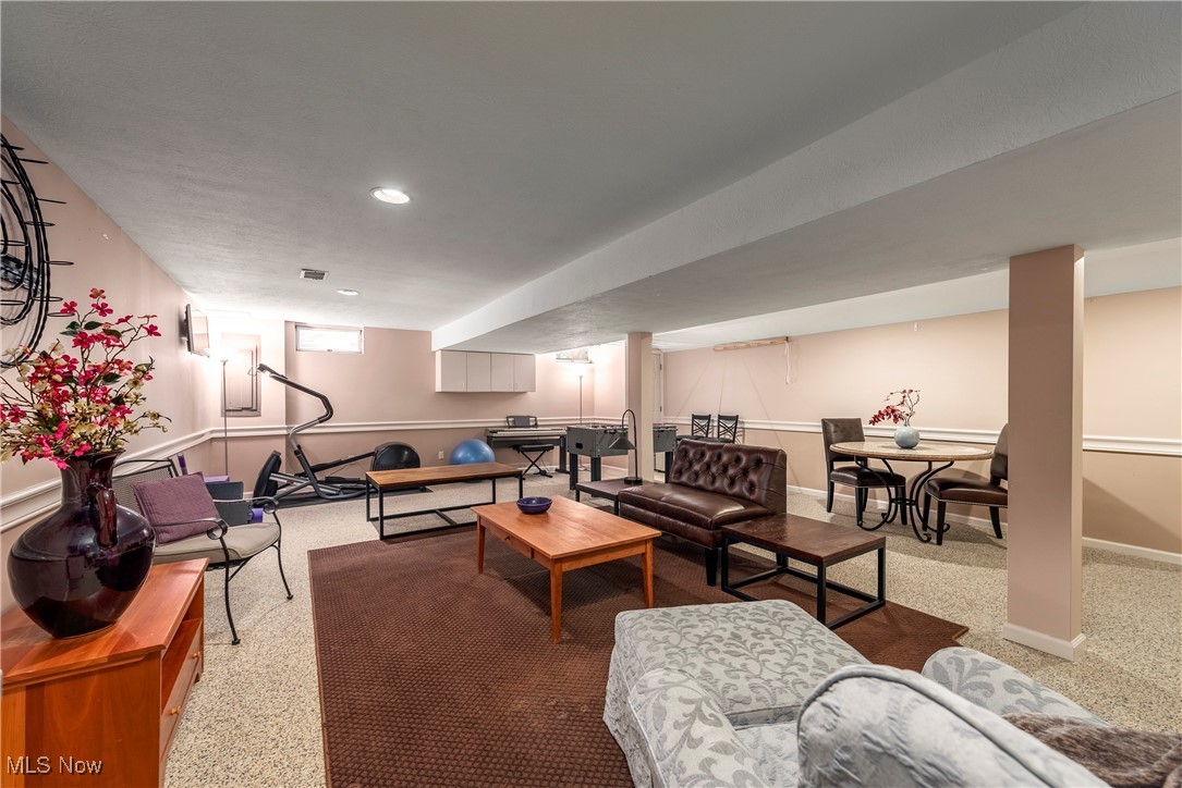 28205 W Oviatt Road Bay Village OH 44140