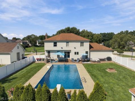 1332 Beechnut Drive Akron OH 44312