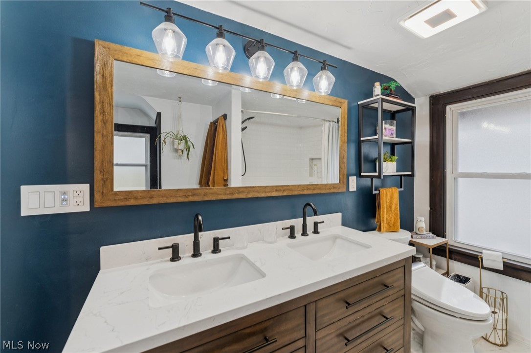 2253 Olive Avenue Lakewood OH 44107