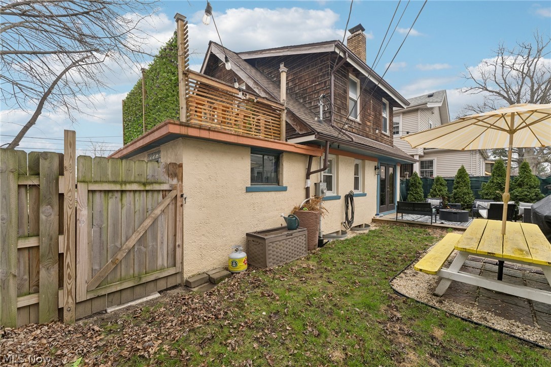 2253 Olive Avenue Lakewood OH 44107