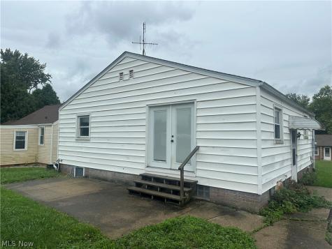 4244 Paumier Avenue Louisville OH 44641