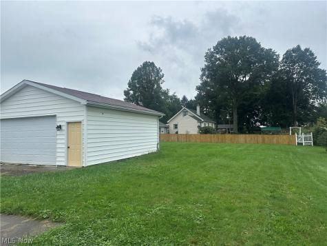 4244 Paumier Avenue Louisville OH 44641