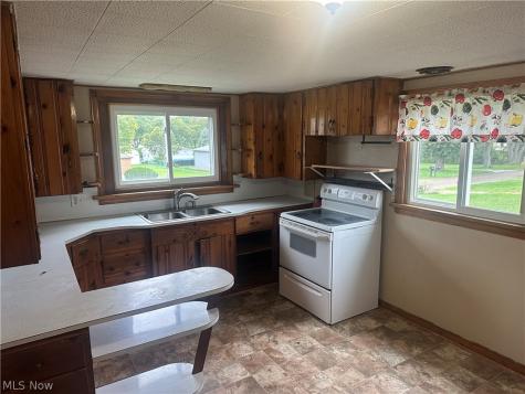 4244 Paumier Avenue Louisville OH 44641