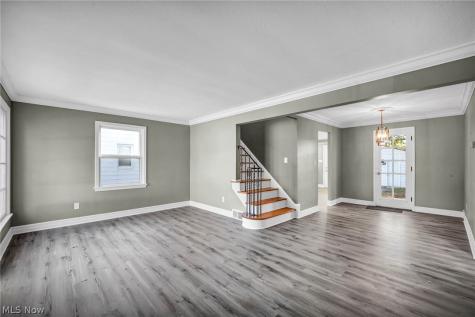 7198 Greenleaf Avenue Parma OH 44130