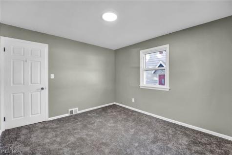 7198 Greenleaf Avenue Parma OH 44130