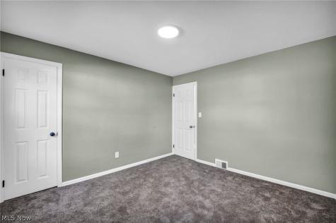 7198 Greenleaf Avenue Parma OH 44130