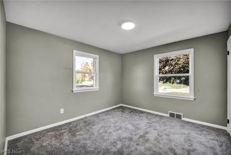 7198 Greenleaf Avenue Parma OH 44130