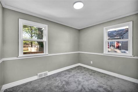 7198 Greenleaf Avenue Parma OH 44130